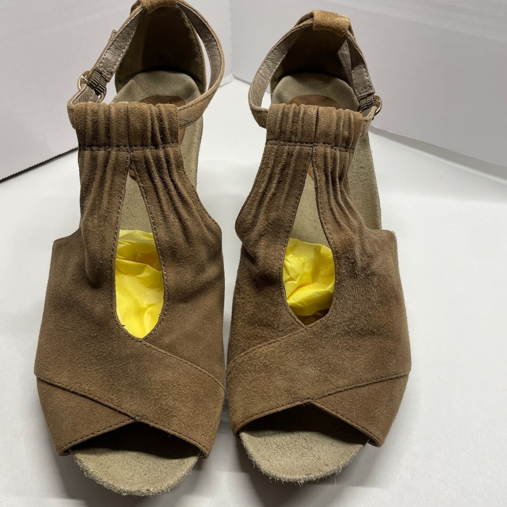 Earthies Tan Suede Women's Sandals Size 10